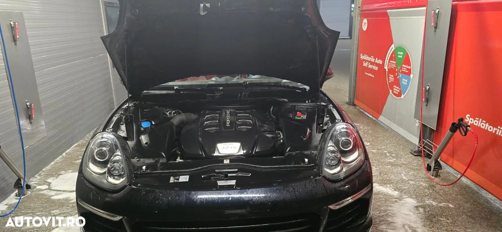 Porsche Cayenne 3.0 L - 4