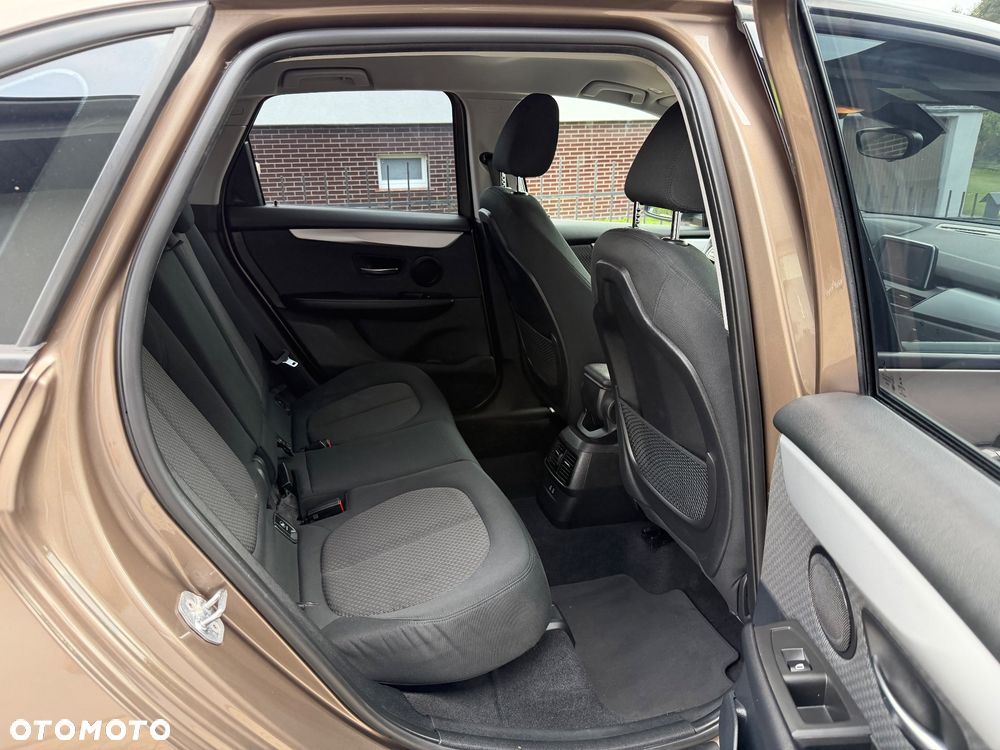 BMW Seria 2 218d - 13
