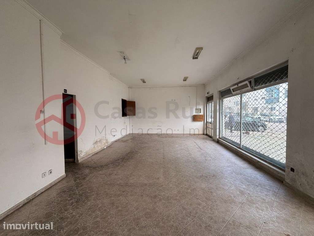 Loja com aprovação para passagem a afetação de habitação no Laranje... - Grande imagem: 4/16