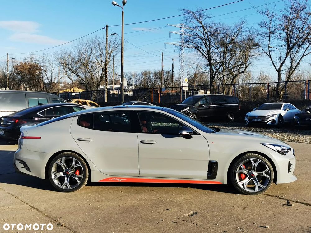 Kia Stinger - 32
