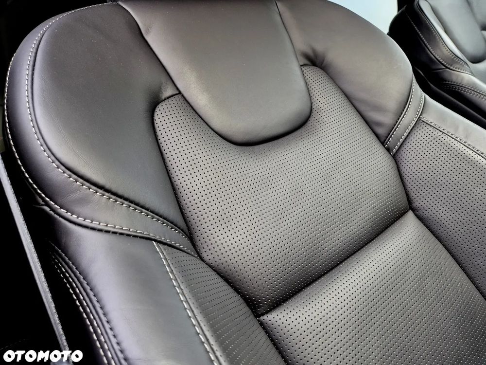 Volvo XC 60 T6 Plug-In Hybrid AWD Plus Dark - 8