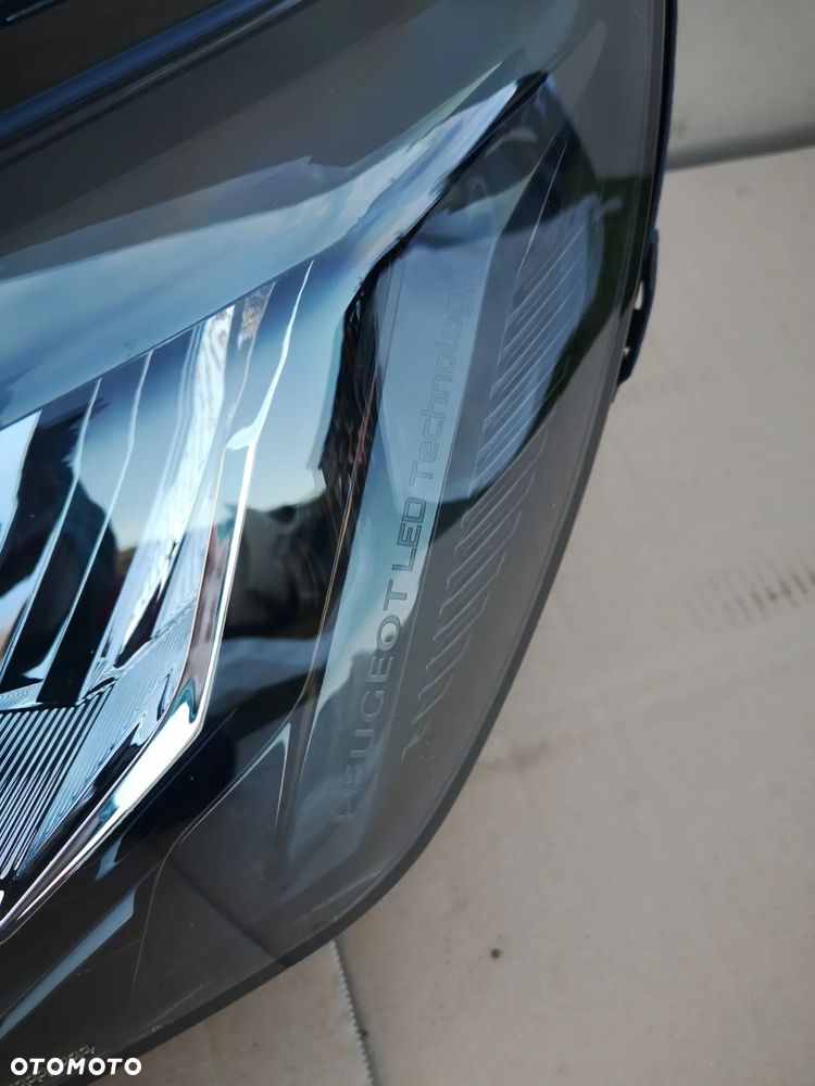 REFLEKTOR LAMPA LEWA PEUGEOT 208 2008 LEDOWA II NOWY MODEL od 2020 - 2