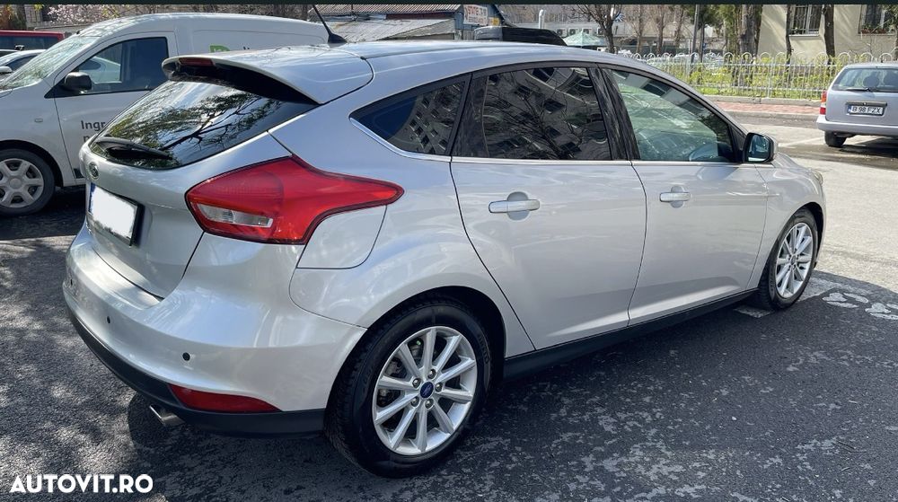 Ford Focus 2.0 TDCI Powershift Titanium - 6