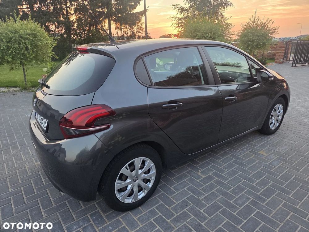 Peugeot 208 - 14