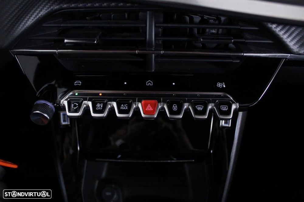 Peugeot 2008 1.2 PureTech Allure EAT8 - 29
