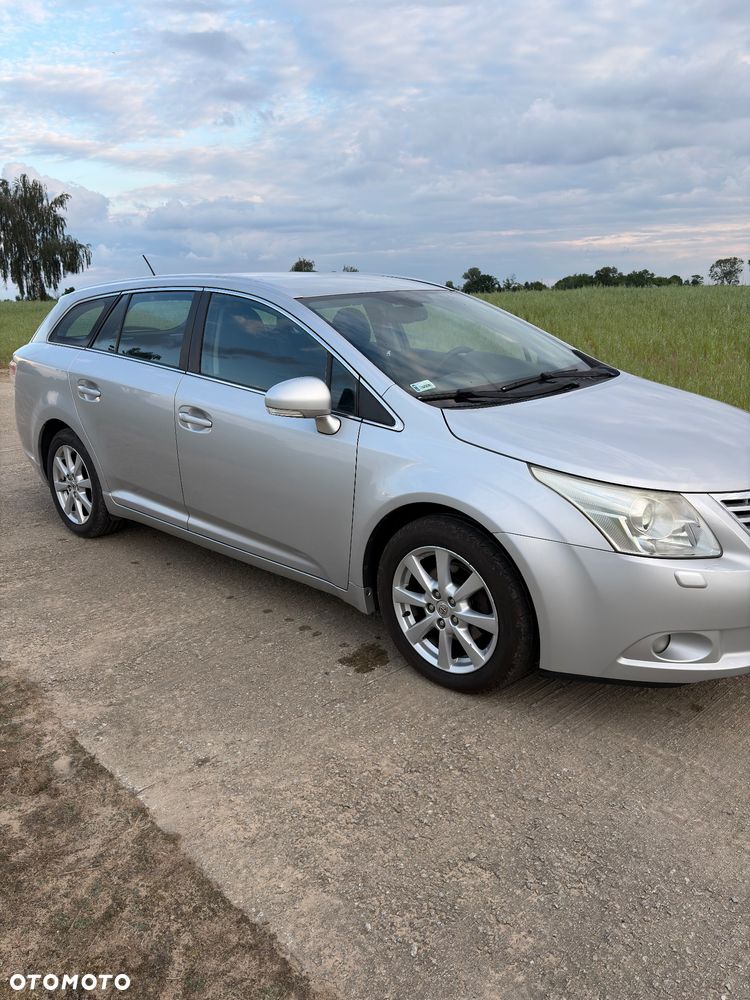 Toyota Avensis - 2