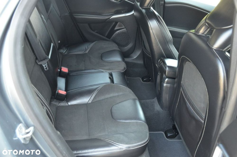 Volvo V40 - 24