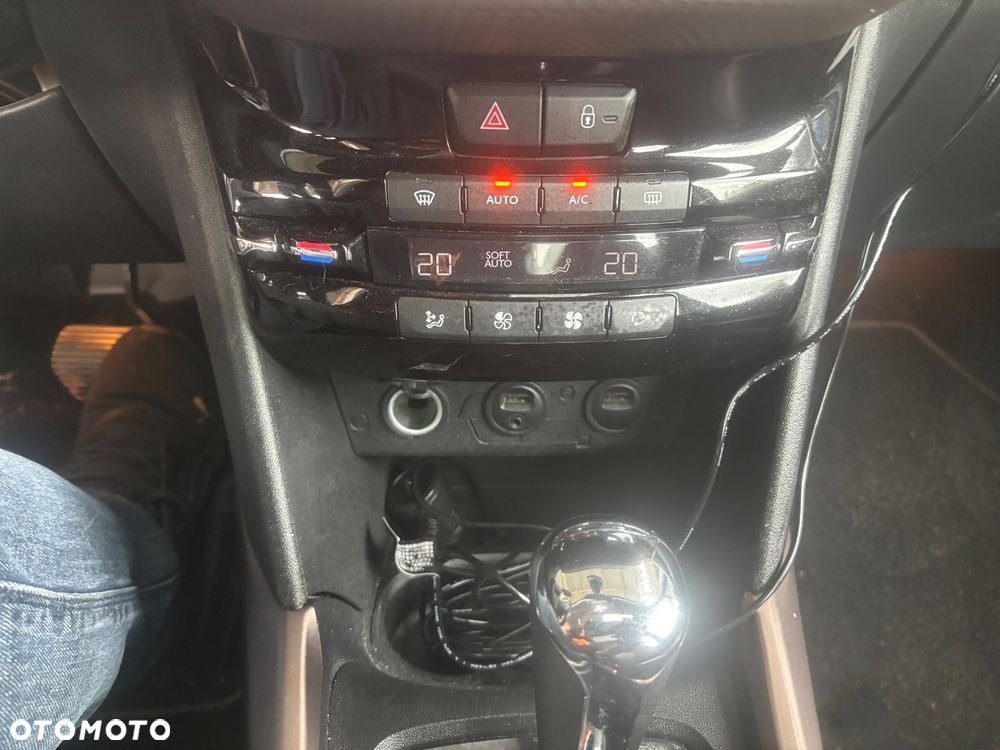 Peugeot 2008 120 VTI Automatik Allure - 33