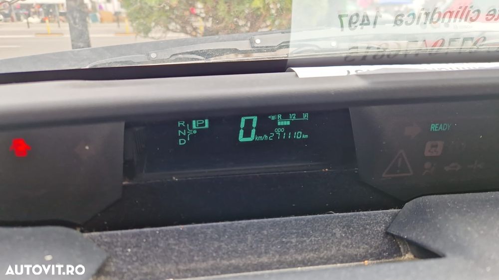 Toyota Prius - 4