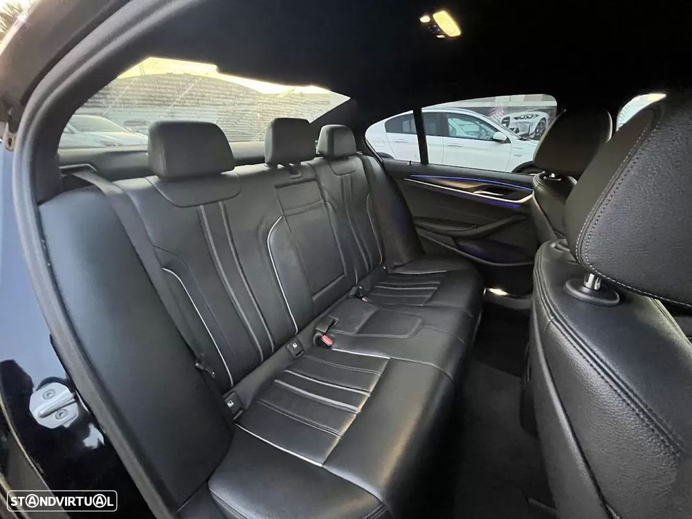 BMW 520 d Pack Desportivo M Auto - 31