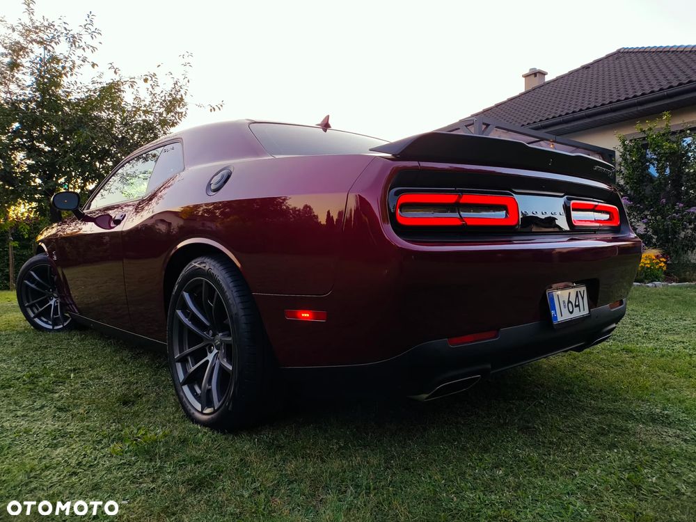 Dodge Challenger - 24