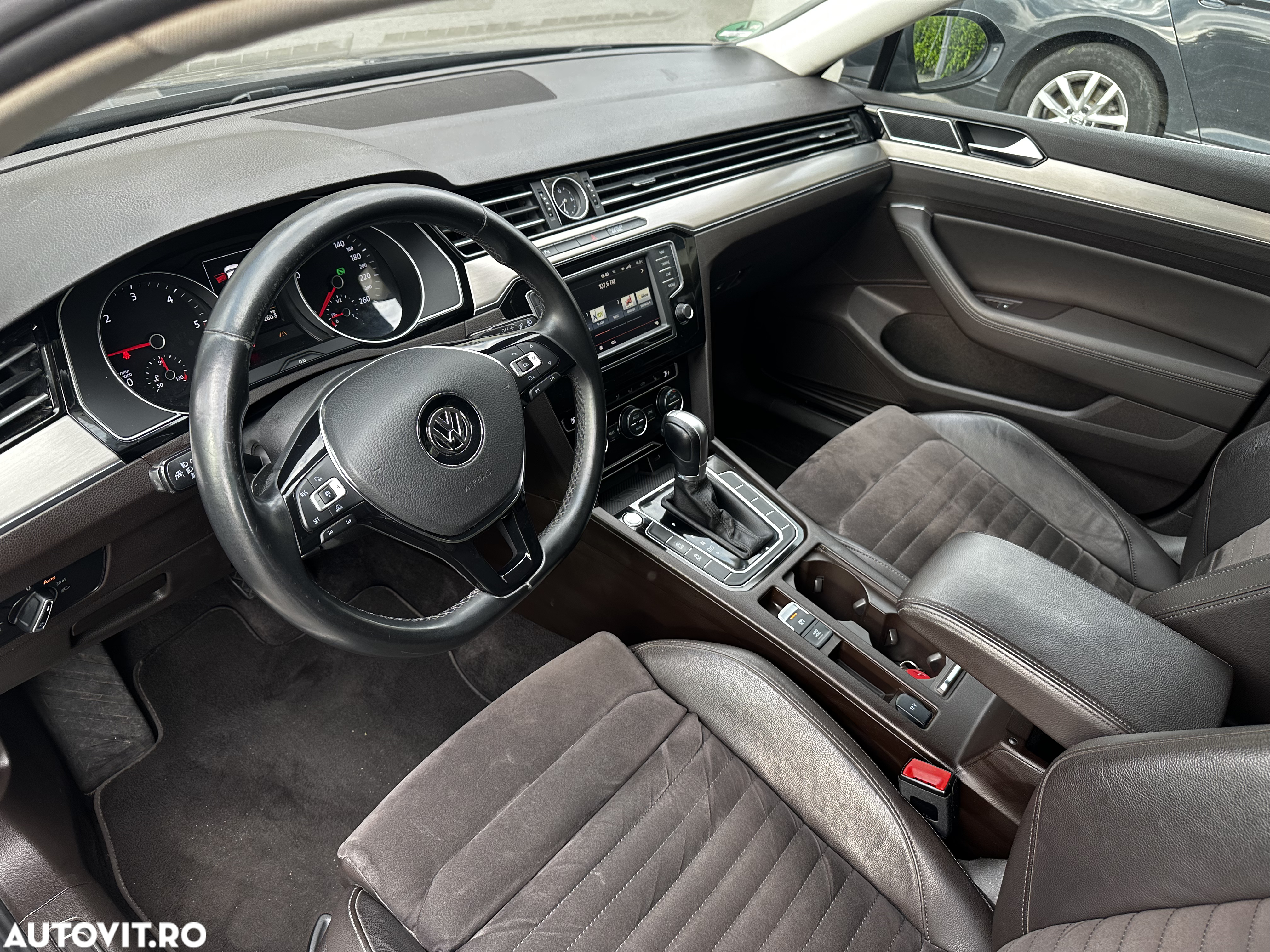 Volkswagen Passat Variant 2.0 TDI DSG Highline - 11
