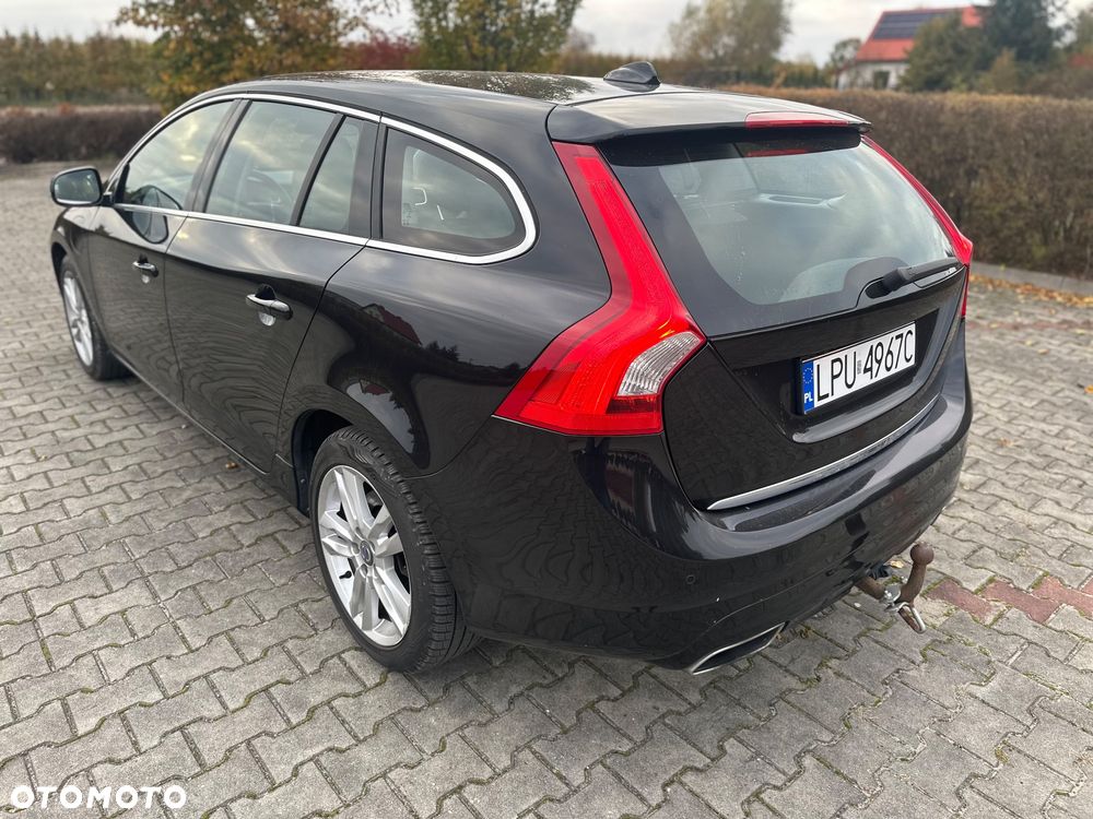 Volvo V60 D6 AWD Plug-in Hybrid Summum - 3