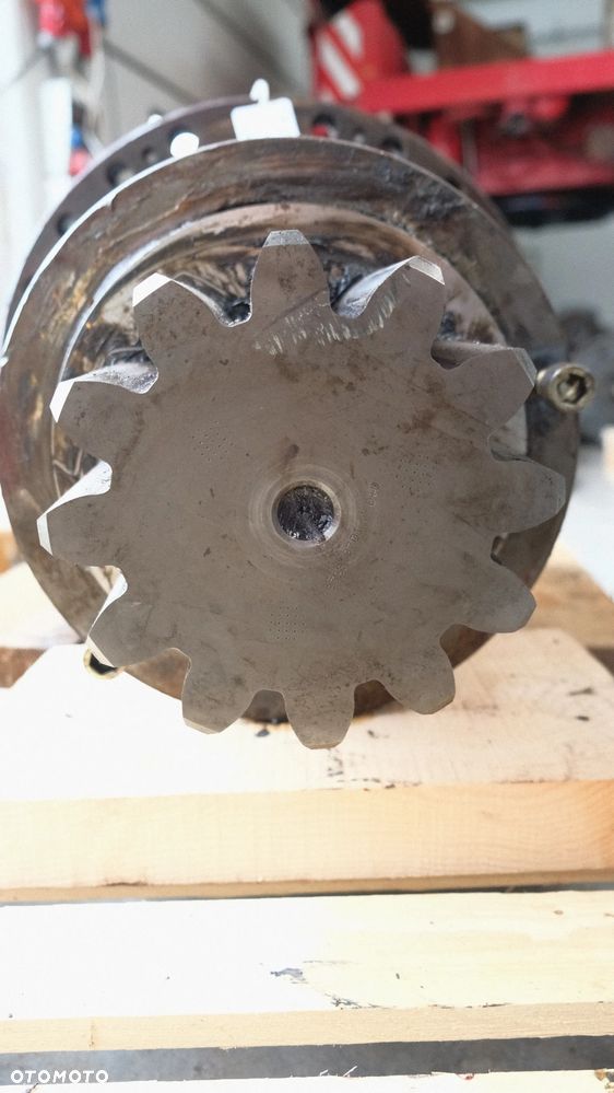 Reduktor obrotu SAT 350/252 do koparki R954 - 2
