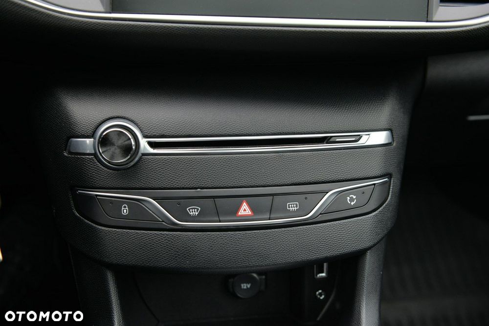 Peugeot 308 1.6 BlueHDi Allure S&S - 17