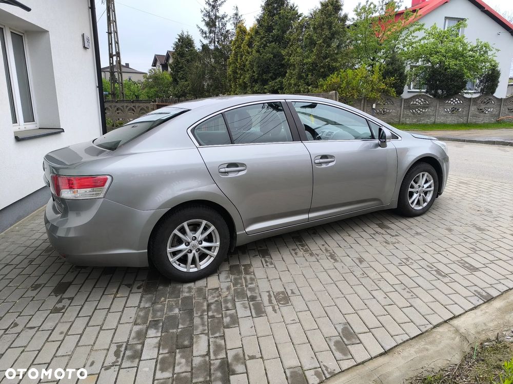 Toyota Avensis 1.6 - 4