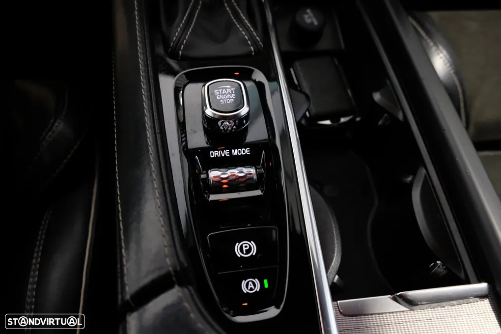 Volvo XC 90 2.0 D4 R-Design - 27