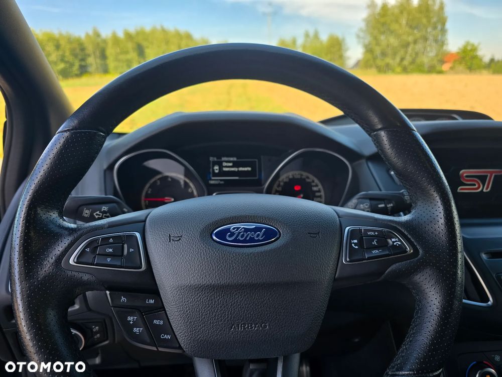 Ford Focus - 23