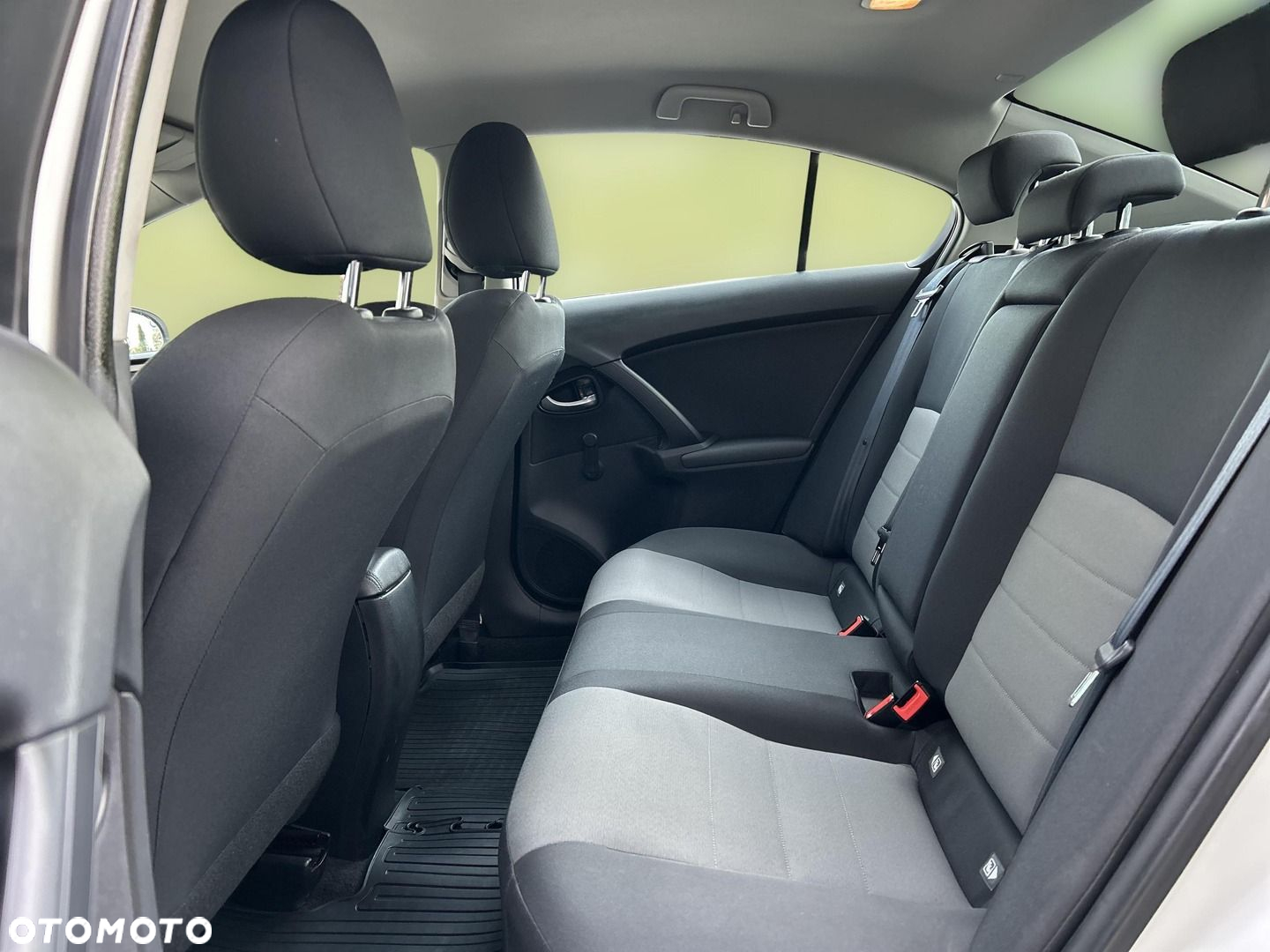 Toyota Avensis 1.8 Active - 17
