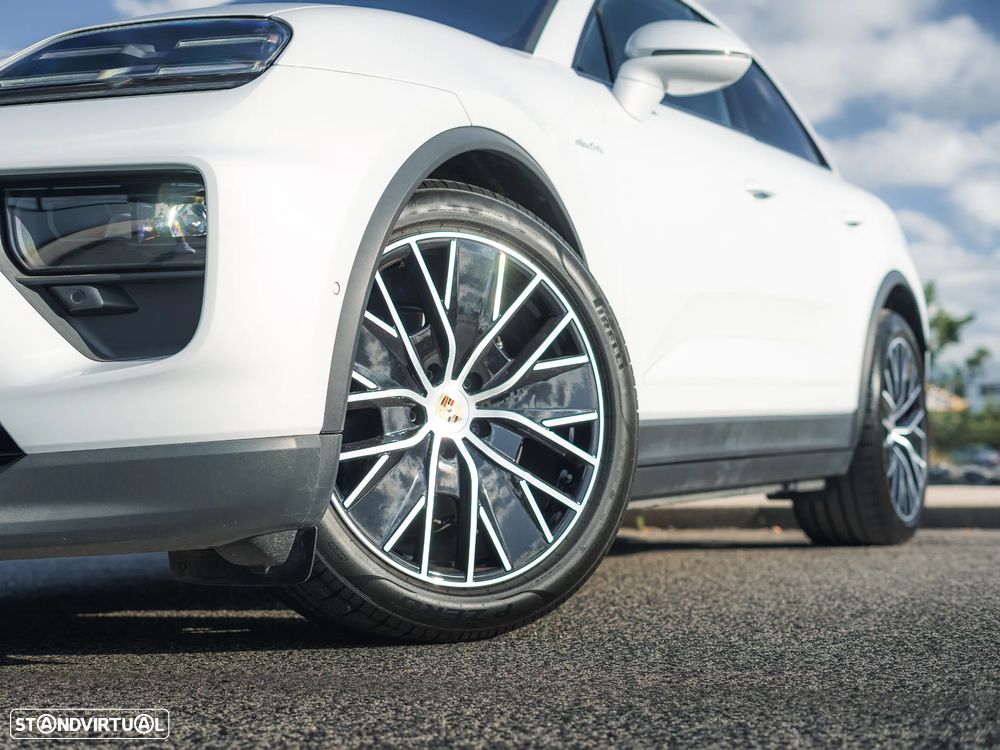 Porsche Macan Electric - 26