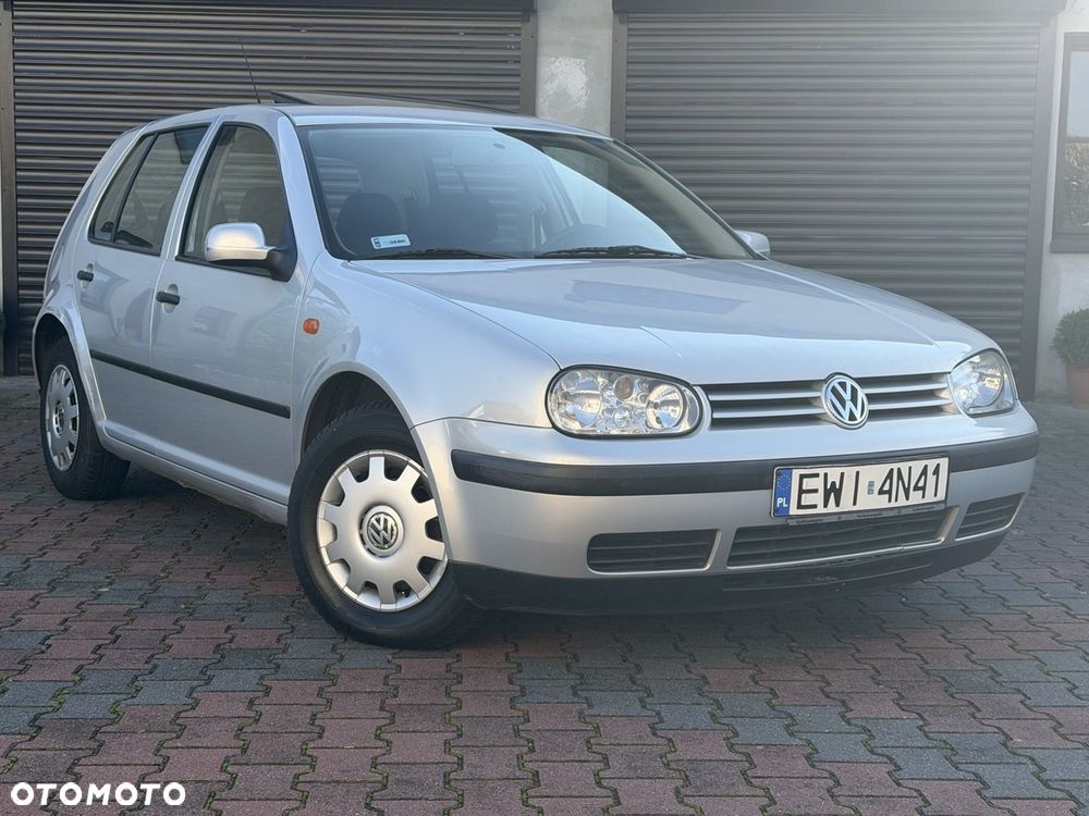 Volkswagen Golf - 1