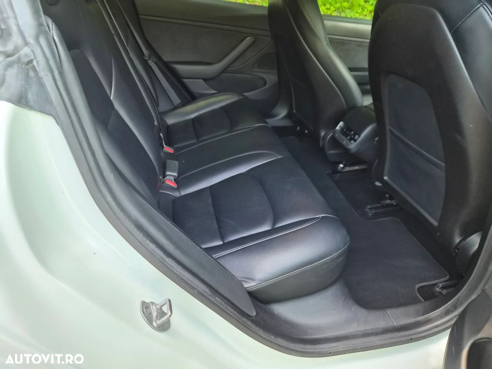 Tesla Model 3 - 36