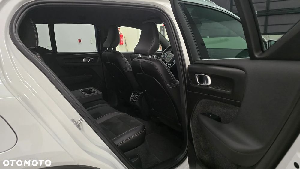 Volvo XC 40 B3 B DKG Ultra Black Edition - 7