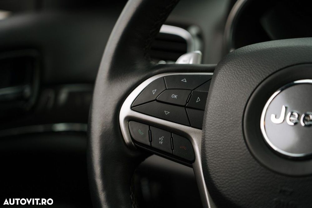 Jeep Grand Cherokee - 24