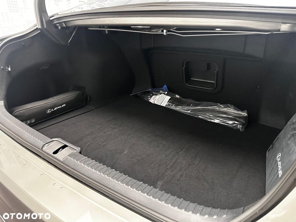 Lexus ES - 10