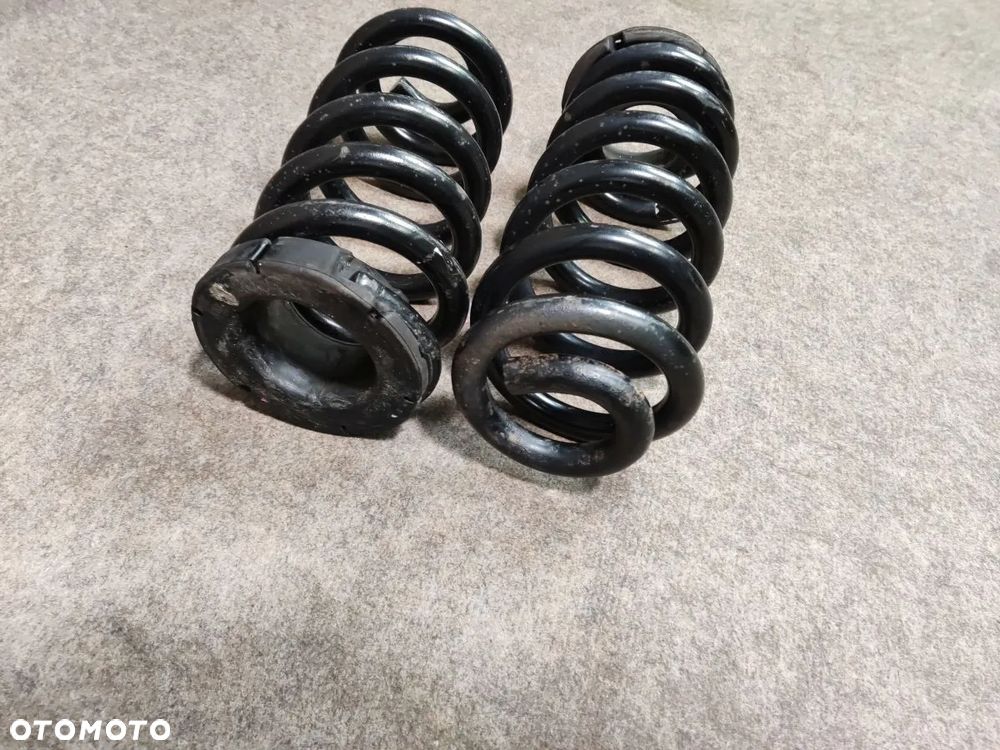 JEEP GRAND CHEROKEE WK2 6.4 SRT 16-21r Sprężyn Tył - 3