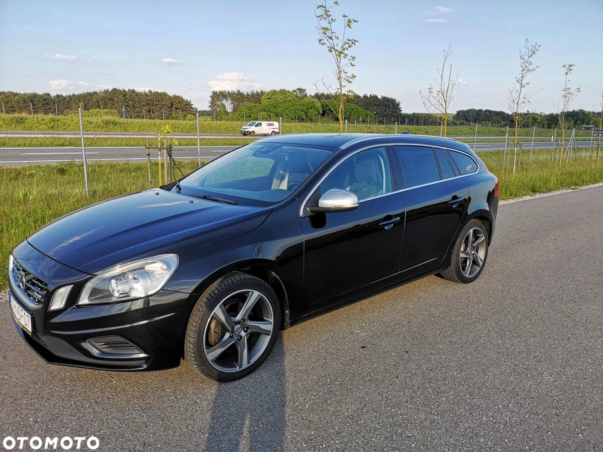 Volvo V60 T3 R-Design - 14