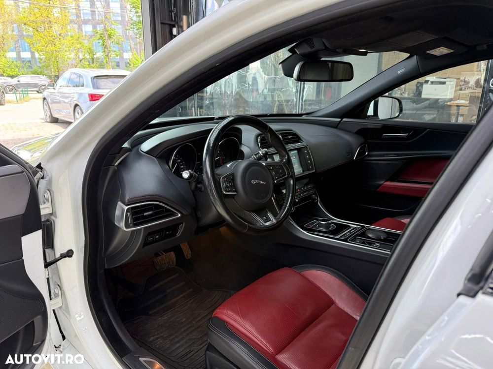 Jaguar XE 2.0 AWD R-Sport - 20