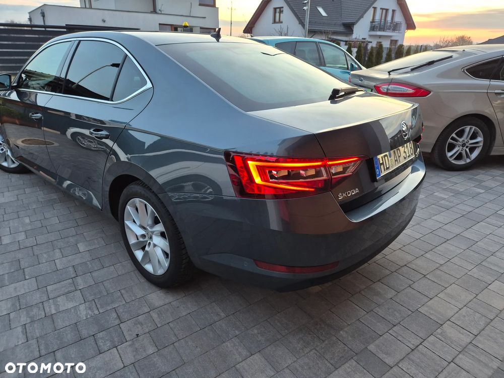 Skoda Superb 2.0 TDI Premium Edition - 28