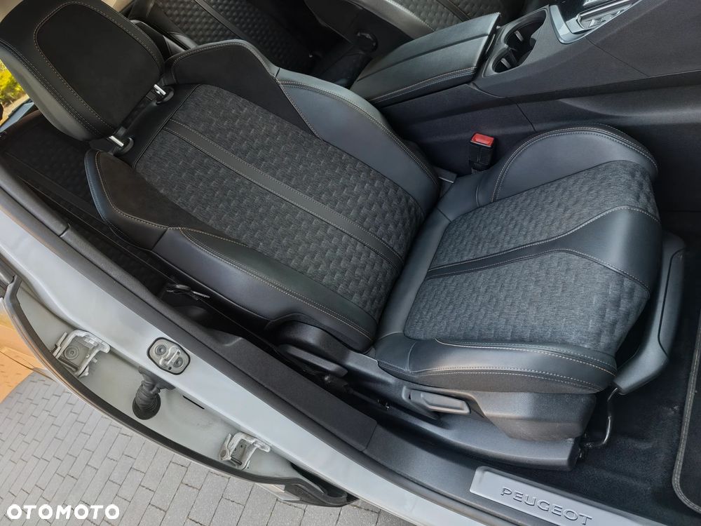 Peugeot 5008 - 26