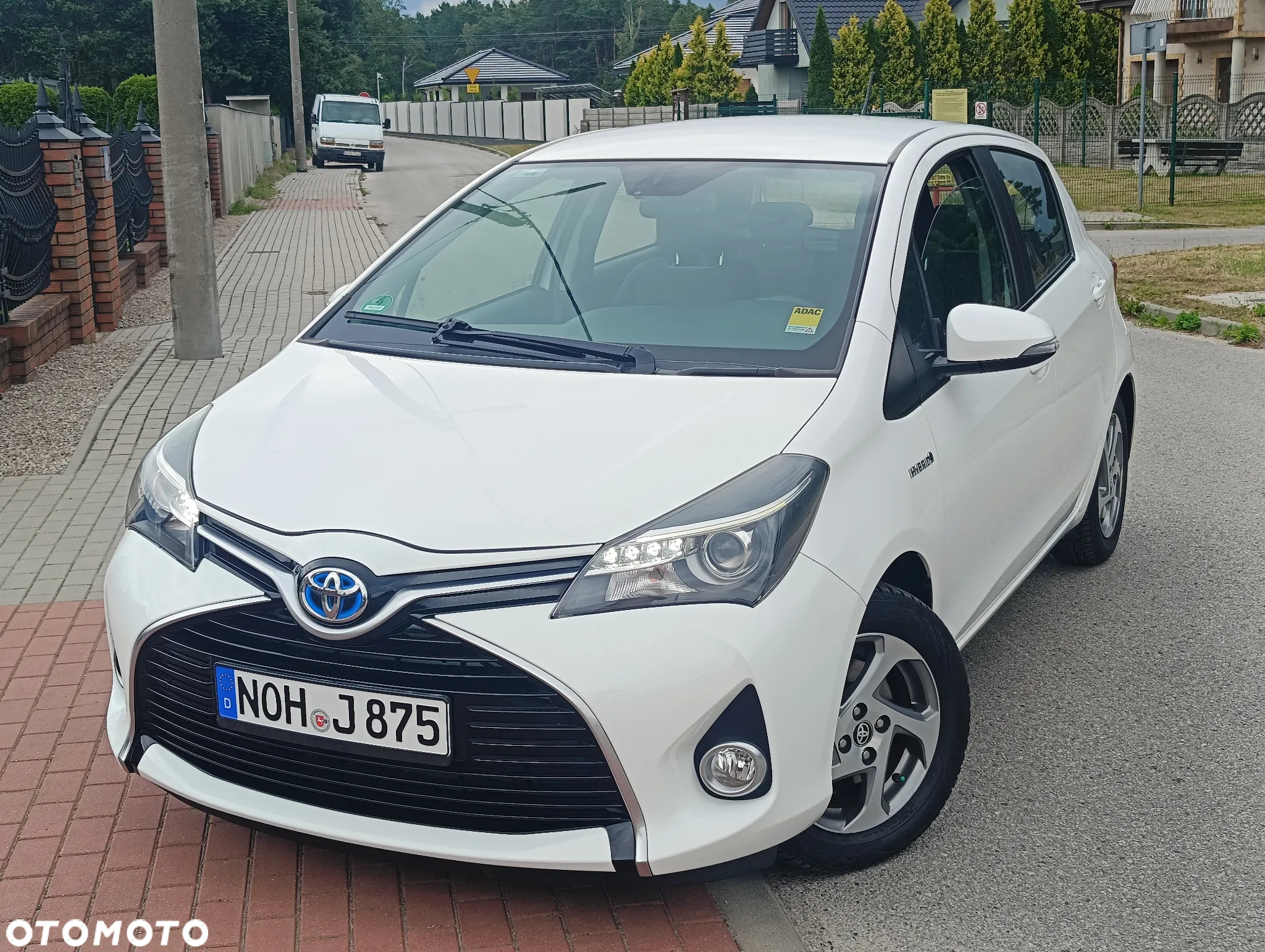 Toyota Yaris Hybrid 100 Premium - 2