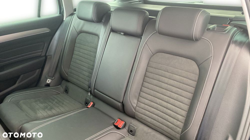 Volkswagen Passat - 12