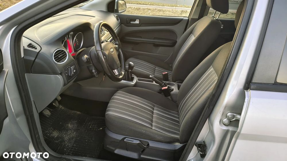 Ford Focus 1.6 16V Style - 10