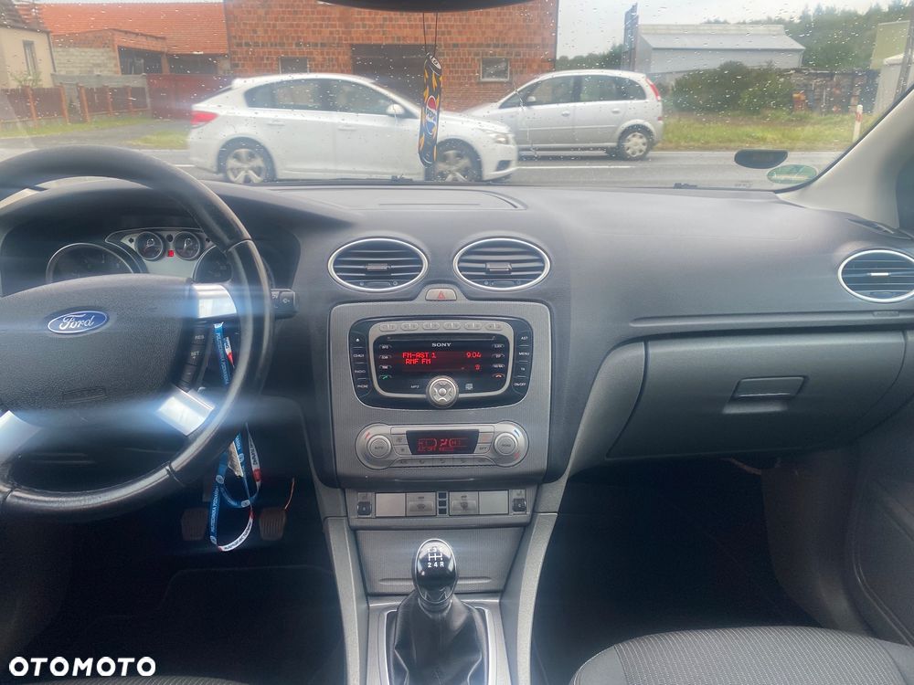 Ford Focus 1.8 FF Ghia - 17