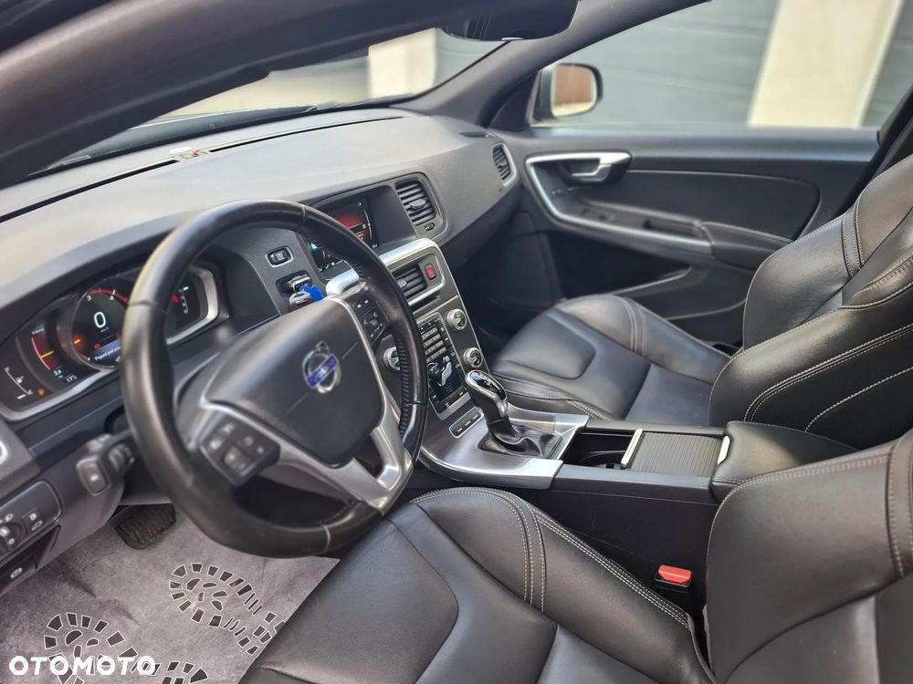 Volvo V60 D6 AWD Plug-in Hybrid R-Design Summum - 21