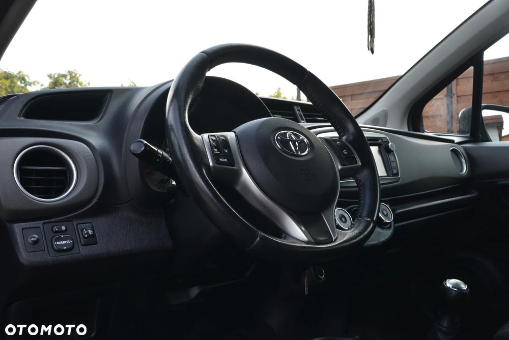 Toyota Yaris 1.0 Premium - 12