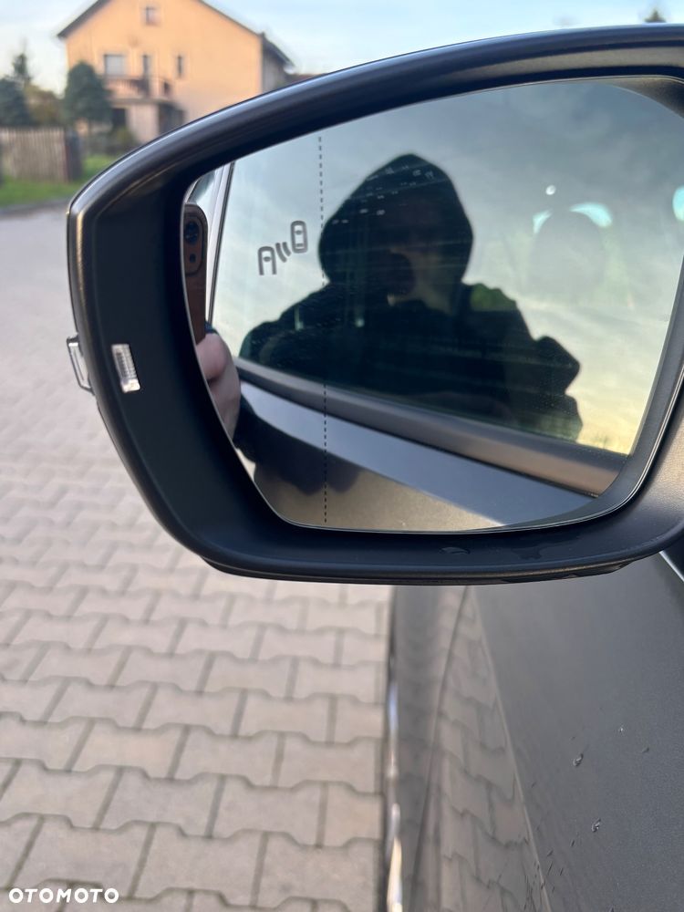 Volkswagen T-Roc - 17