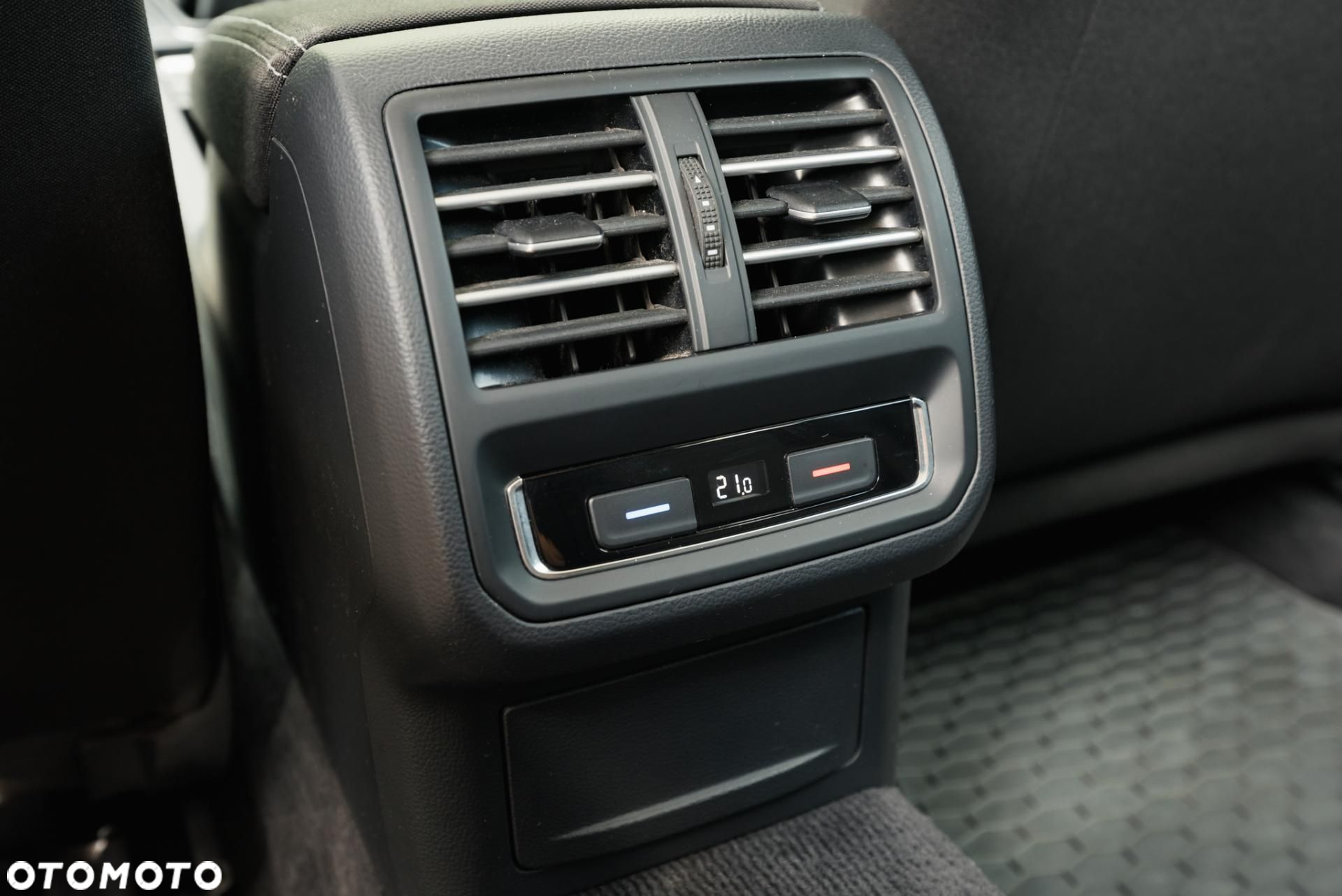 Volkswagen Passat - 38