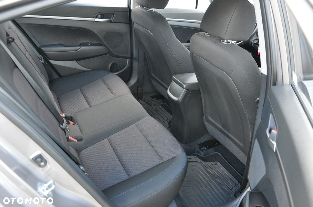 Hyundai Elantra - 23