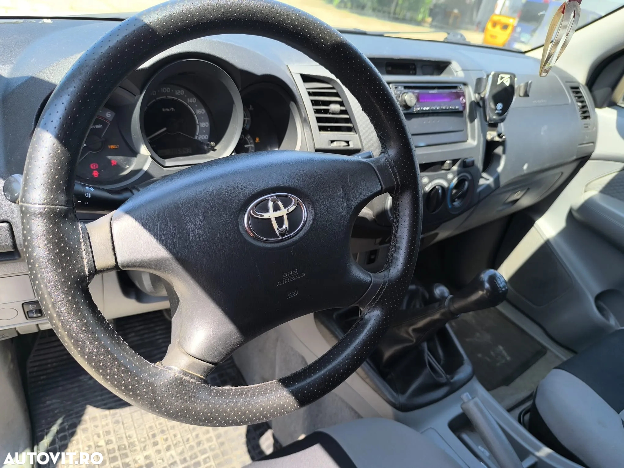 Toyota Hilux 4x4 Double Cab - 9