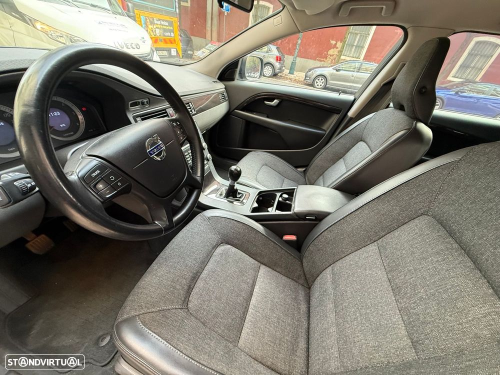 Volvo XC 70 D5 AWD Momentum - 6