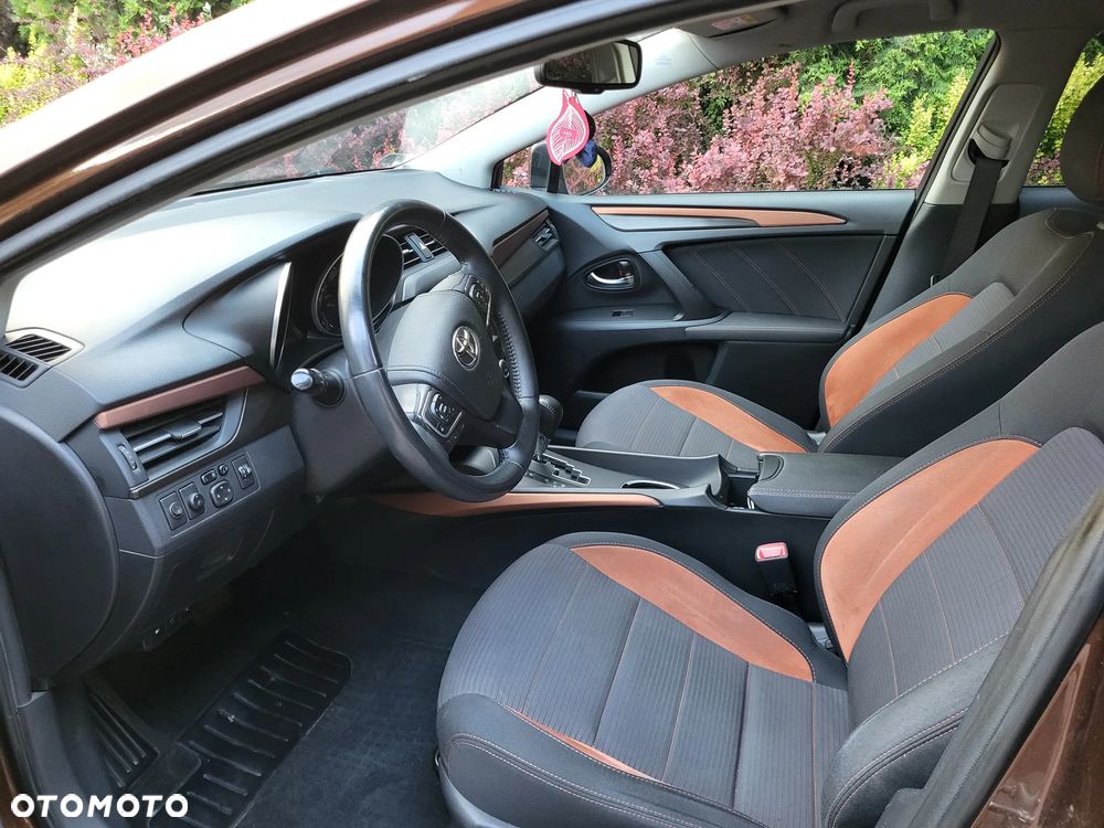 Toyota Avensis 1.8 Premium MS - 10