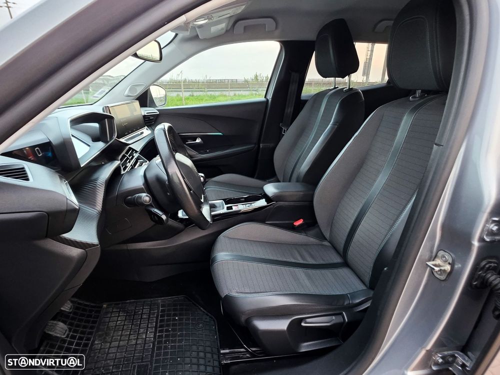 Peugeot 2008 1.2 PureTech Allure - 32