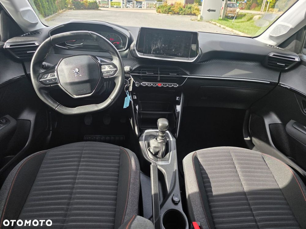Peugeot 208 - 22