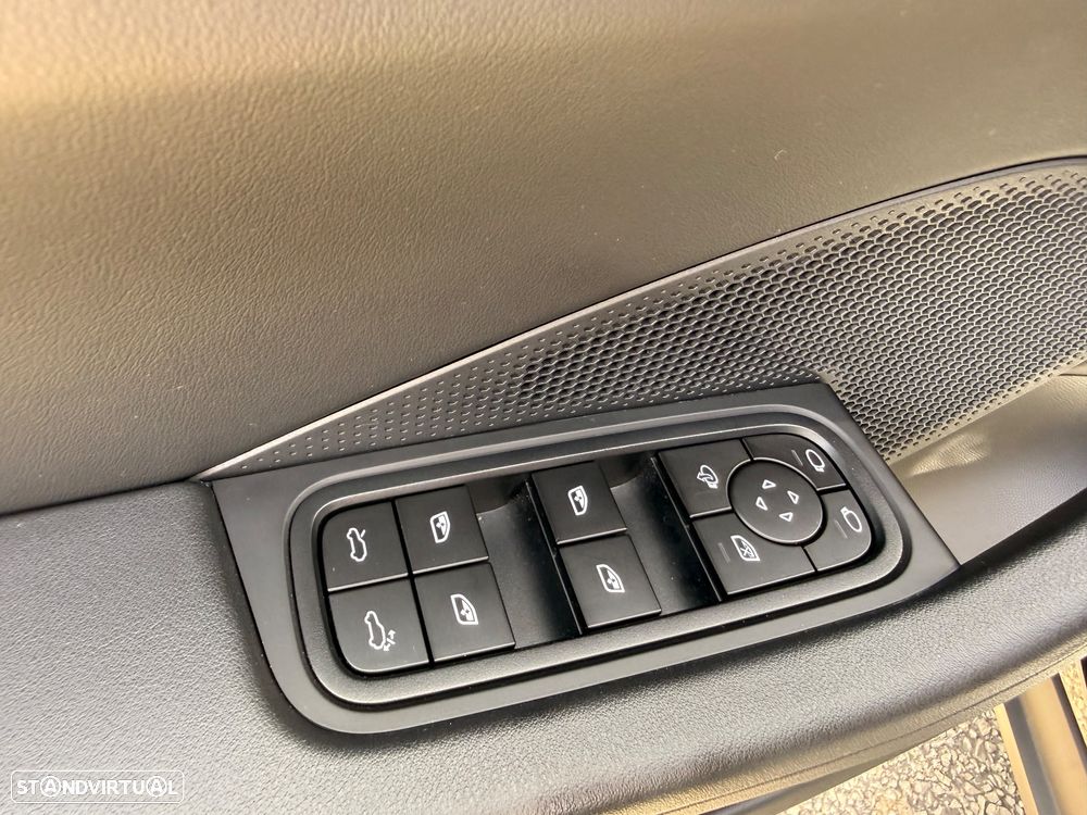Porsche Macan Electric - 15