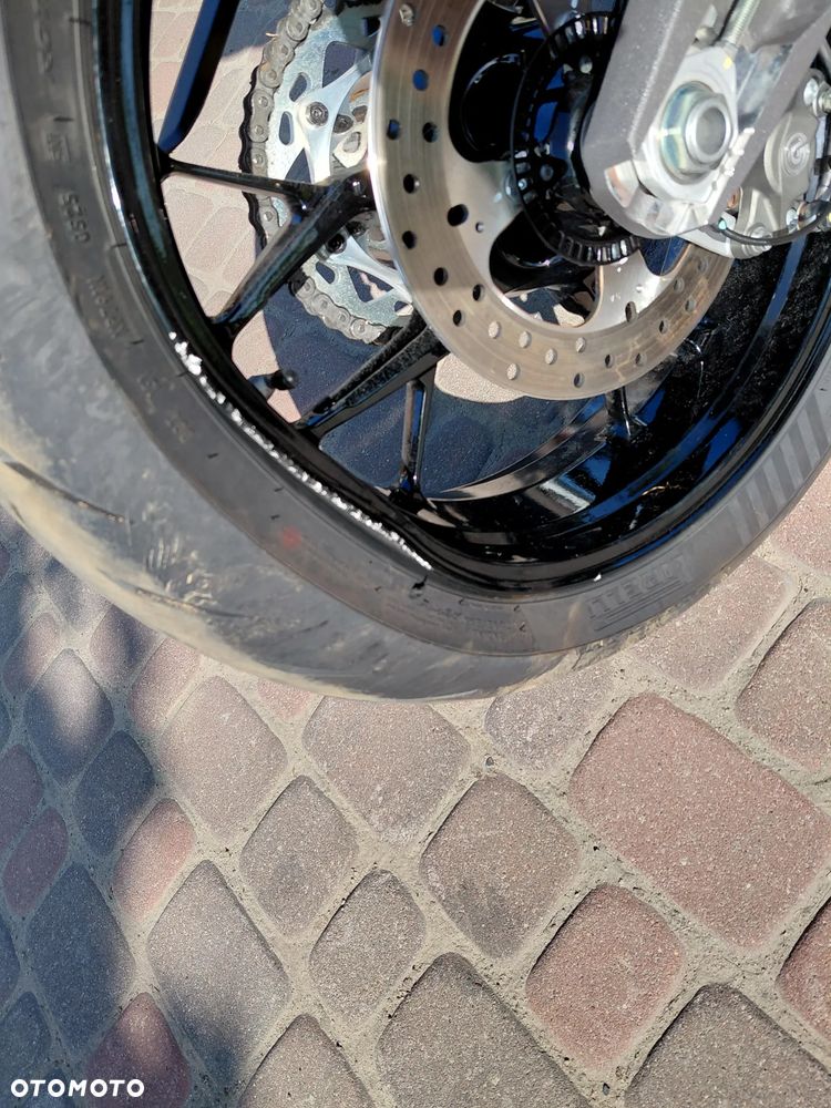 Ducati Streetfighter V2 - 14